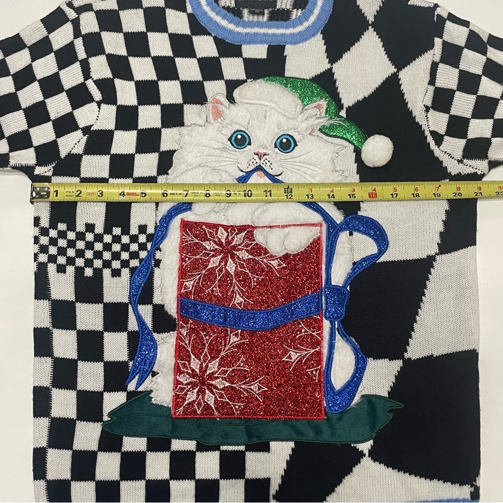 Blizzard Bay Checkered Sweater with Cat Design.. Size M. Preowned. Black & white - Picture 11 of 15